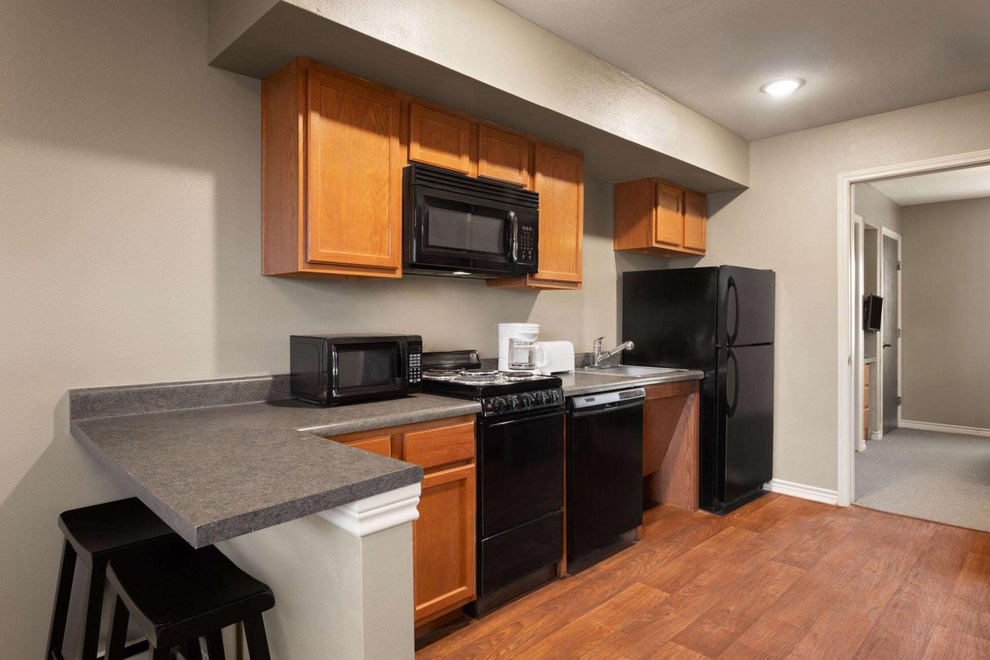 Eagle'S Den Suites Cotulla A Travelodge By Wyndham Εξωτερικό φωτογραφία