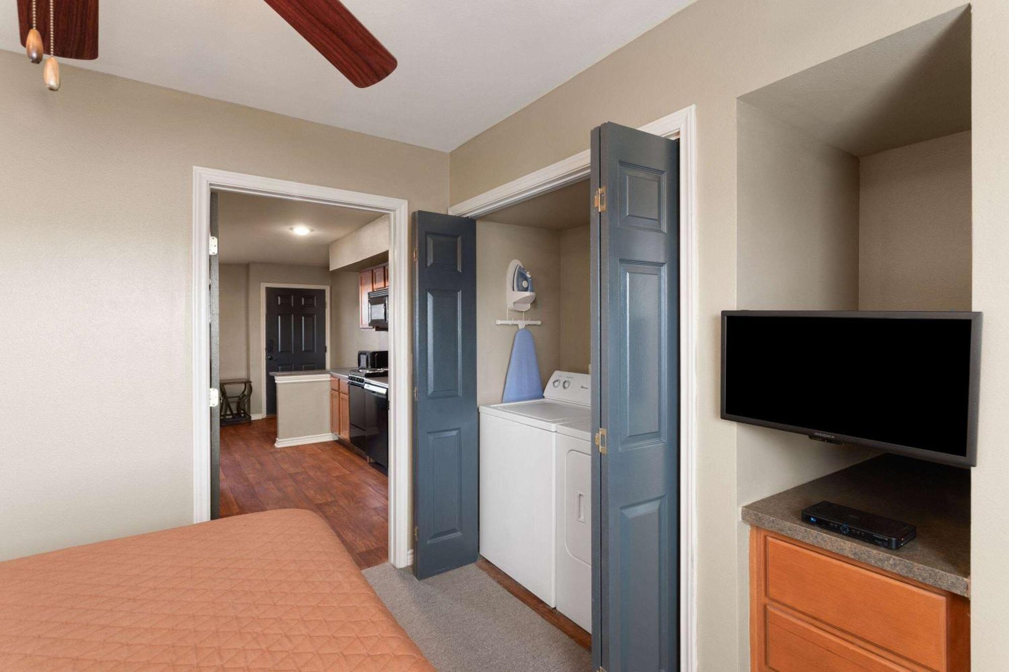 Eagle'S Den Suites Cotulla A Travelodge By Wyndham Εξωτερικό φωτογραφία