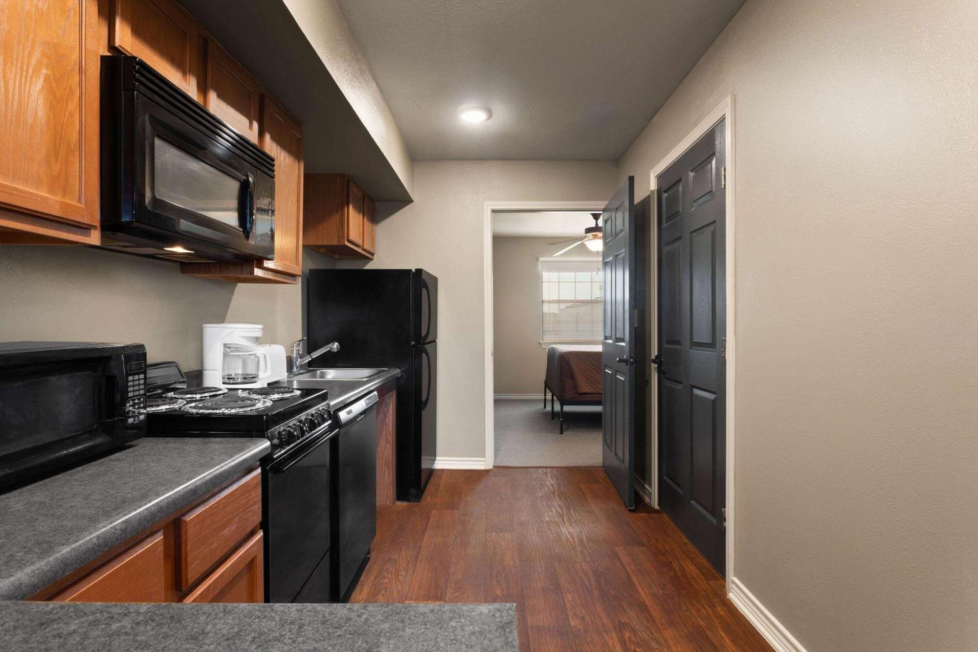 Eagle'S Den Suites Cotulla A Travelodge By Wyndham Εξωτερικό φωτογραφία