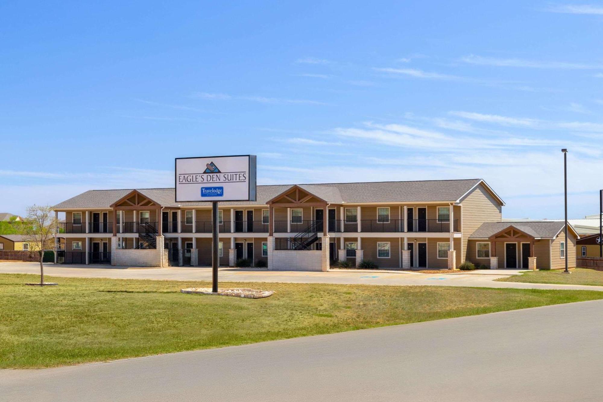 Eagle'S Den Suites Cotulla A Travelodge By Wyndham Εξωτερικό φωτογραφία