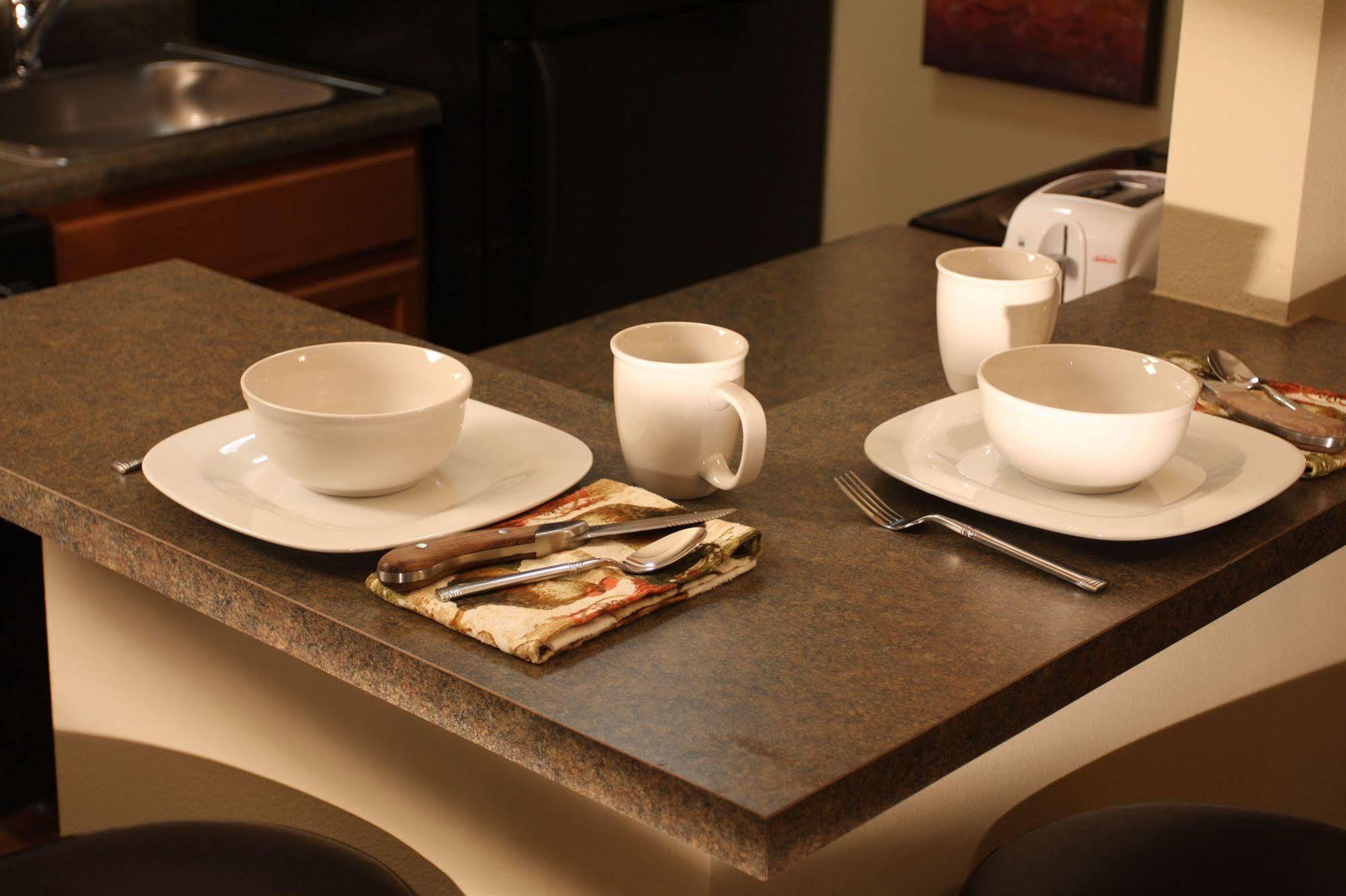 Eagle'S Den Suites Cotulla A Travelodge By Wyndham Εξωτερικό φωτογραφία